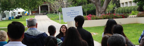 Science Ambassador giving a tour (c) UCR
